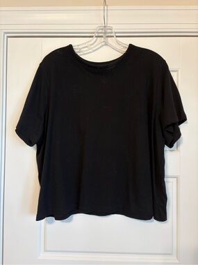 Old Navy NWT Women's Black Short-Sleeve Crewneck Top